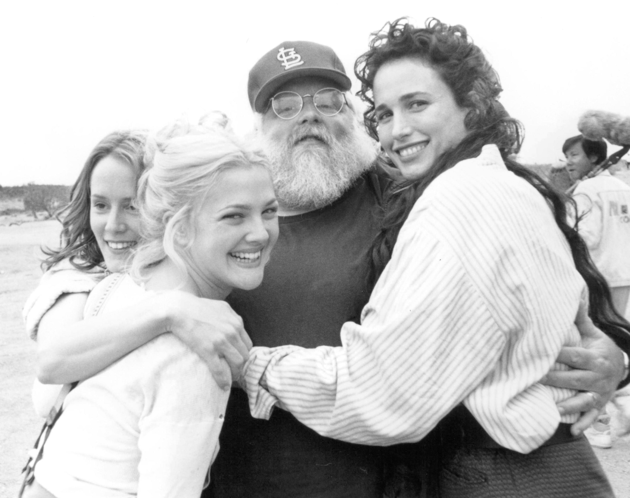 Still of Drew Barrymore, Andie MacDowell and Jonathan Kaplan in Bad Girls (1994)
