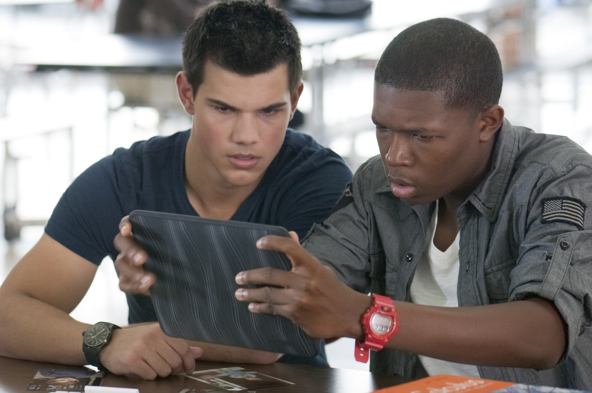 Still of Denzel Whitaker and Taylor Lautner in Abduction (2011)