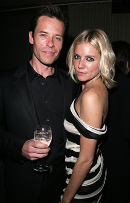 Guy Pearce and Sienna Miller at event of Factory Girl (2006)