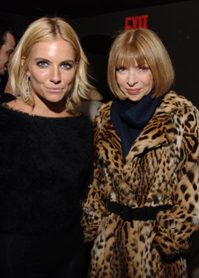 Sienna Miller and Anna Wintour at event of Factory Girl (2006)