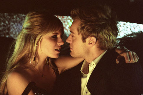 Still of Jude Law and Sienna Miller in Alfie (2004)