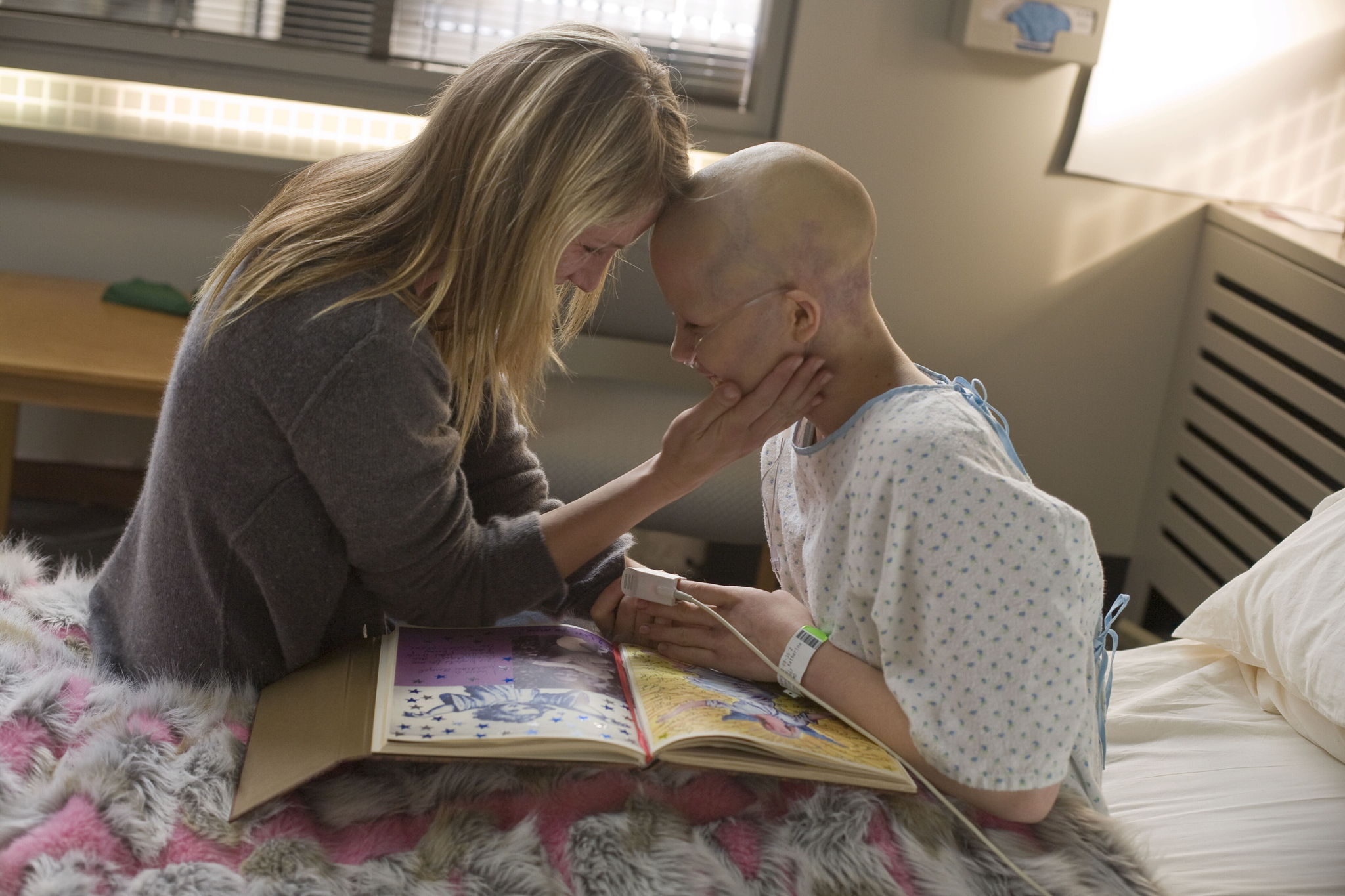Still of Cameron Diaz and Sofia Vassilieva in My Sister's Keeper (2009)