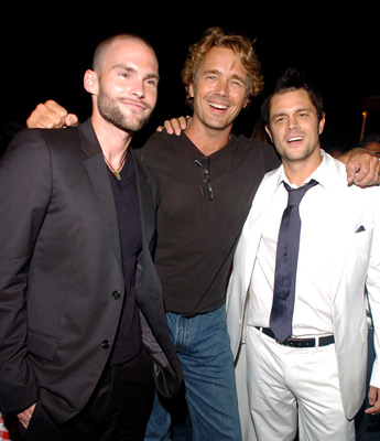 Seann William Scott, Johnny Knoxville and John Schneider at event of The Dukes of Hazzard (2005)