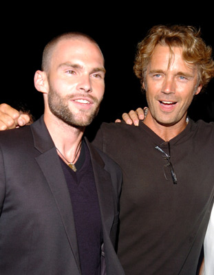 Seann William Scott and John Schneider at event of The Dukes of Hazzard (2005)