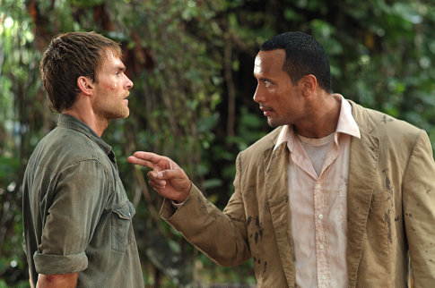 Still of Seann William Scott and Dwayne Johnson in The Rundown (2003)