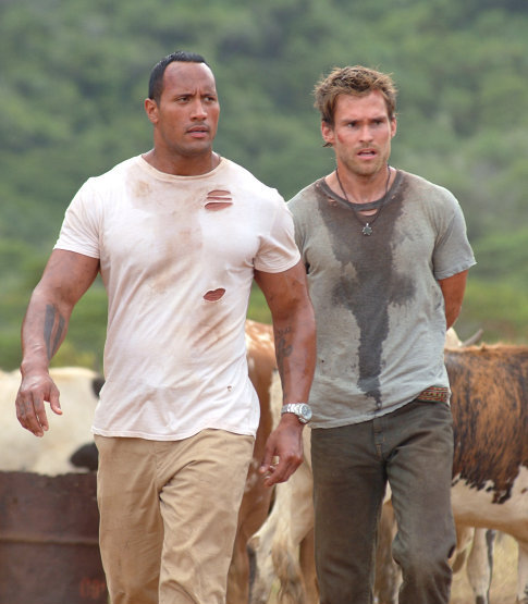 Still of Seann William Scott and Dwayne Johnson in The Rundown (2003)