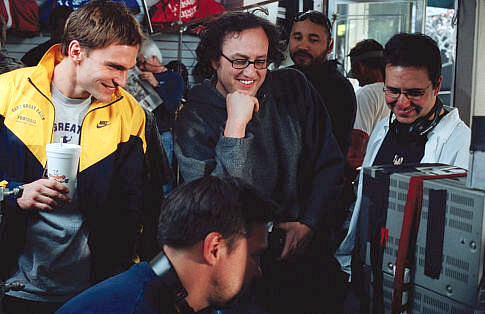 (L to R) SEANN WILLIAM SCOTT (Steve Stifler), director JESSE DYLAN and writer/producer ADAM HERZ on the set of American Wedding.