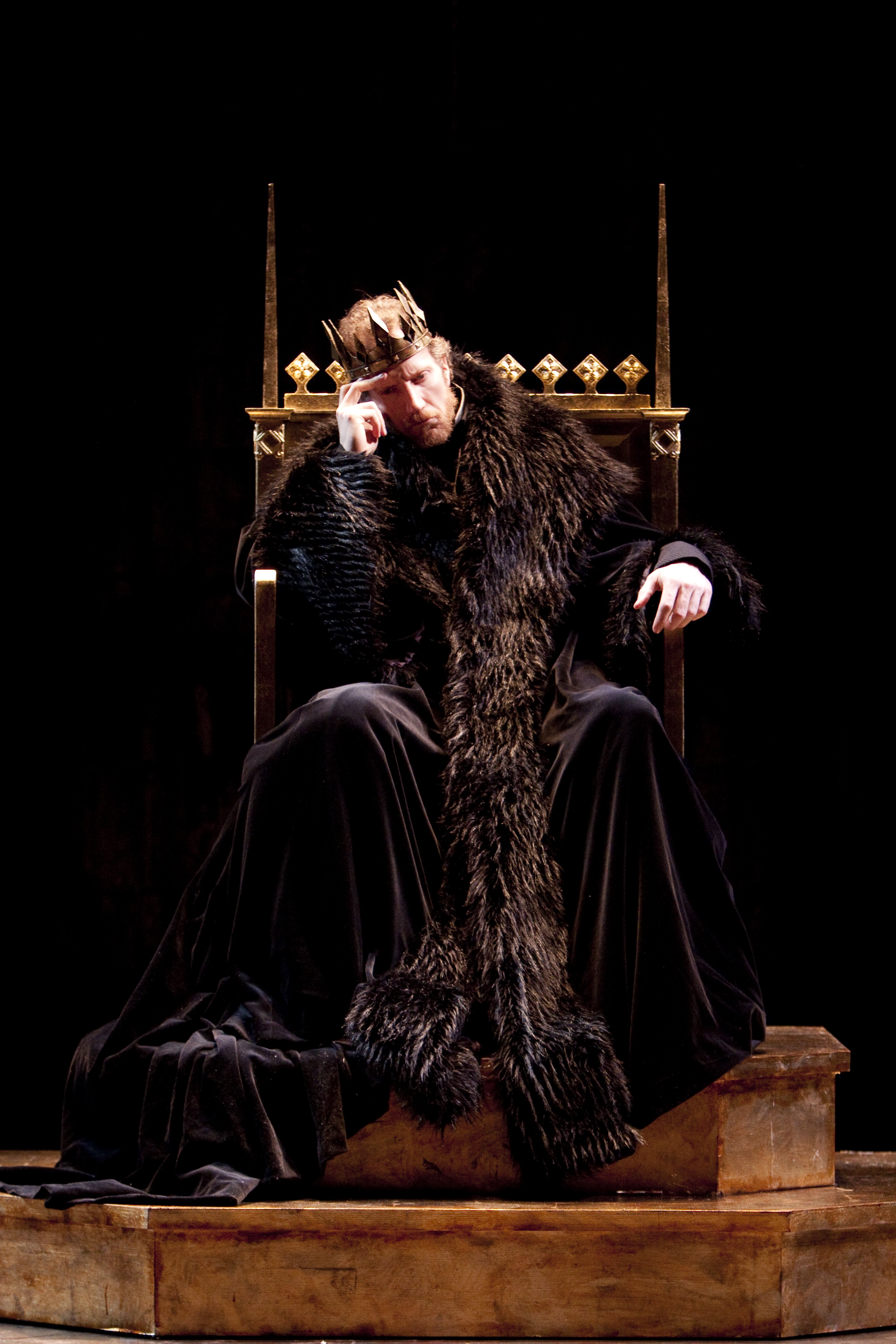Charles Borland as Henry IV in Richard II (Shakespeare Theatre Company)