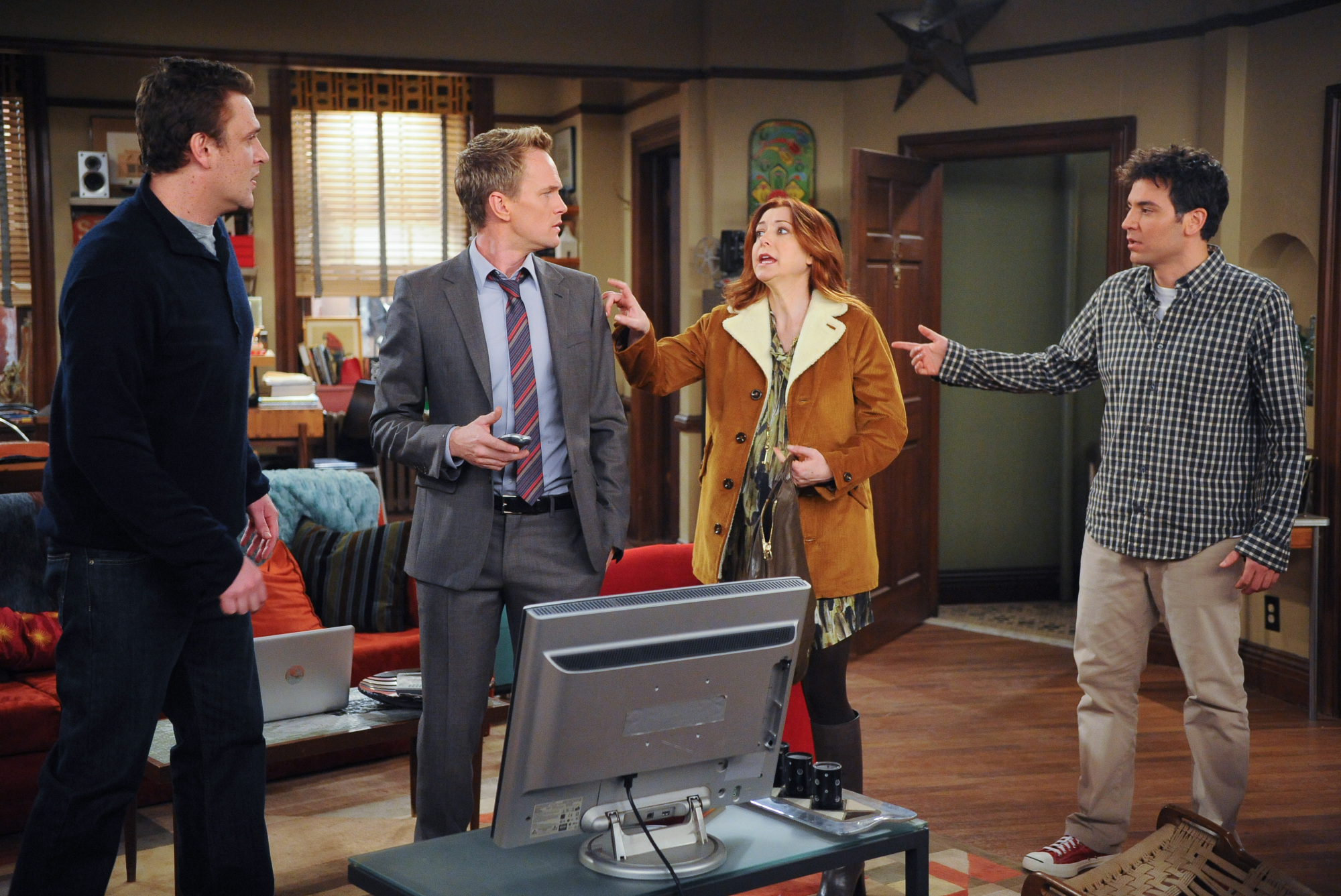 Still of Neil Patrick Harris, Alyson Hannigan, Jason Segel and Josh Radnor in Kaip as susipazinau su jusu mama (2005)