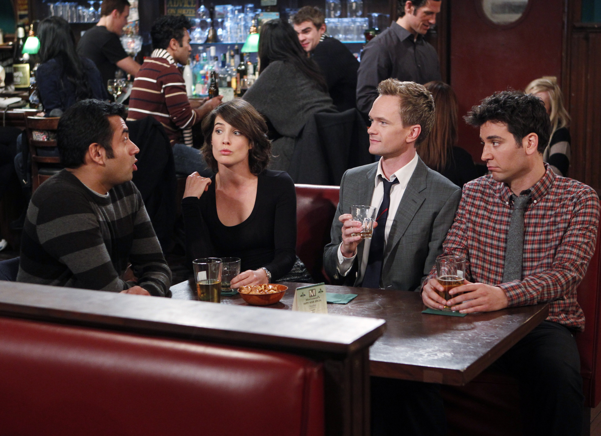 Still of Neil Patrick Harris, Kal Penn, Jason Segel, Josh Radnor and Cobie Smulders in Kaip as susipazinau su jusu mama (2005)