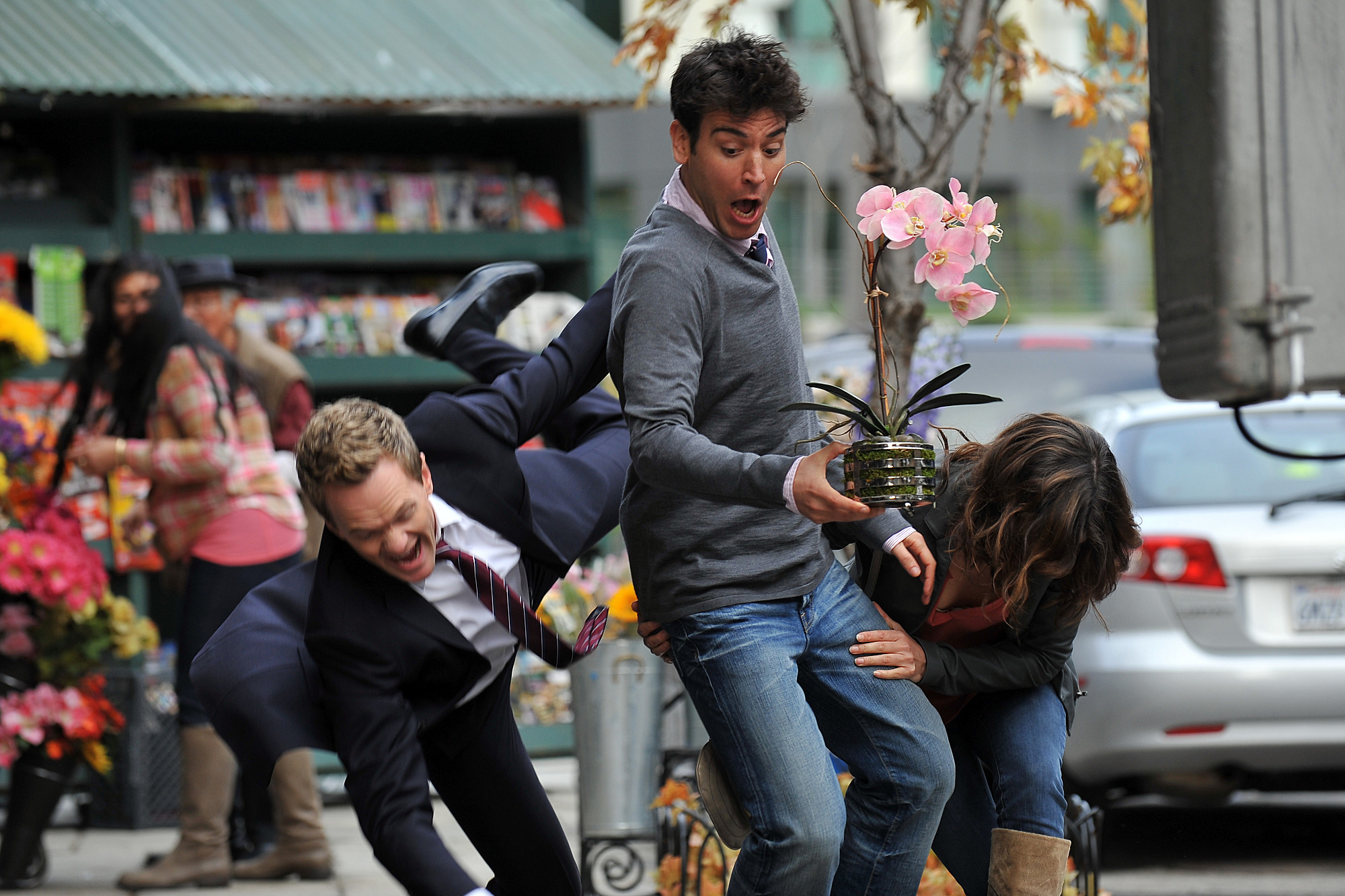 Still of Neil Patrick Harris, Josh Radnor and Cobie Smulders in Kaip as susipazinau su jusu mama (2005)