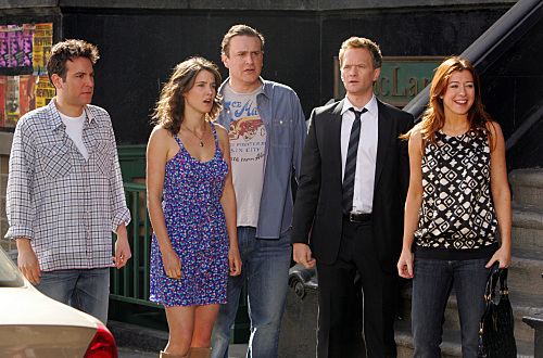 Still of Neil Patrick Harris, Alyson Hannigan, Jason Segel, Josh Radnor and Cobie Smulders in Kaip as susipazinau su jusu mama (2005)