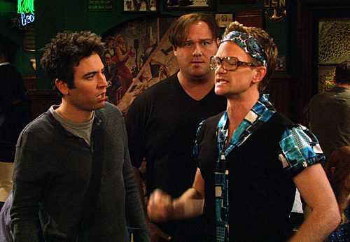 Still of Neil Patrick Harris and Josh Radnor in Kaip as susipazinau su jusu mama (2005)