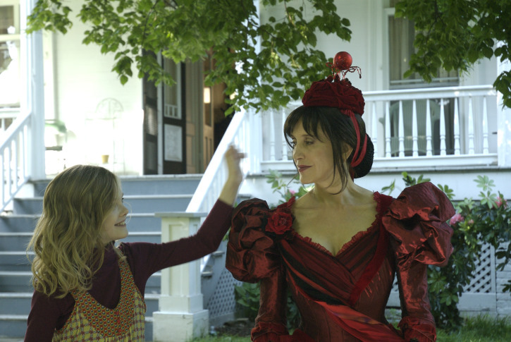Still of Felicity Huffman and Elle Fanning in Phoebe in Wonderland (2008)