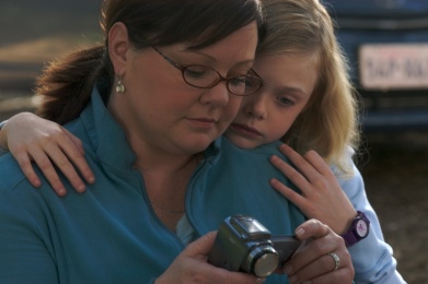 Still of Melissa McCarthy and Elle Fanning in The Nines (2007)