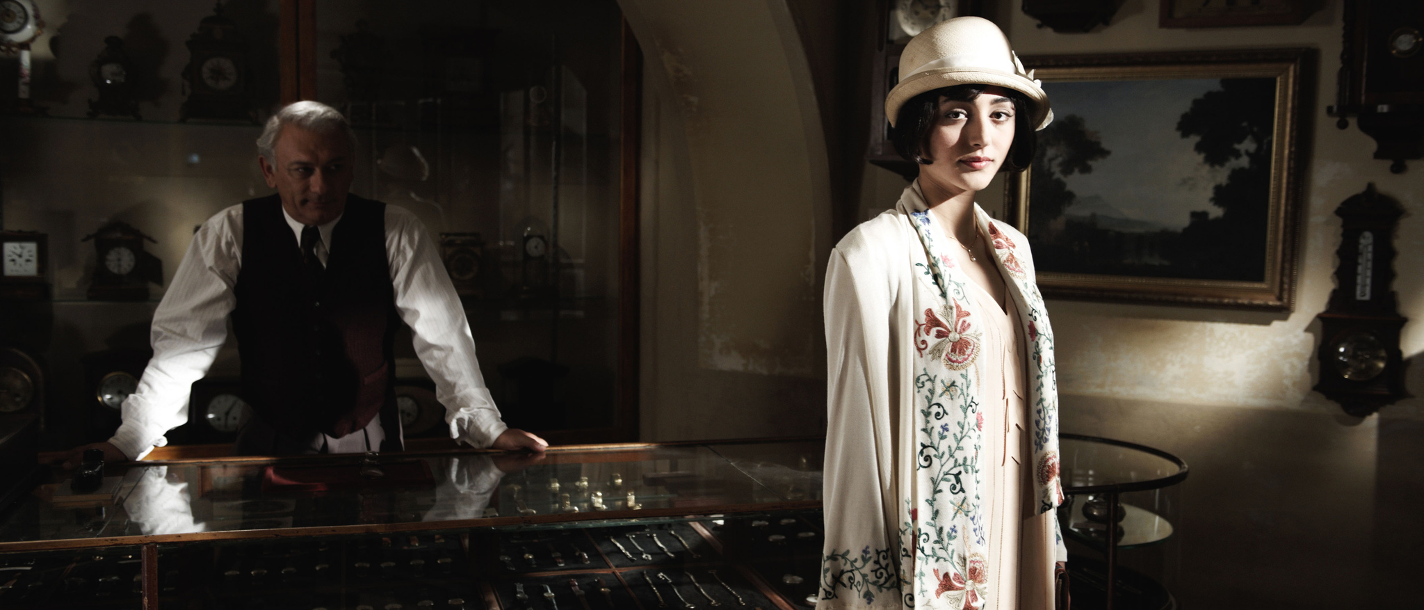 Still of Serge Avedikian and Golshifteh Farahani in Poulet aux prunes (2011)