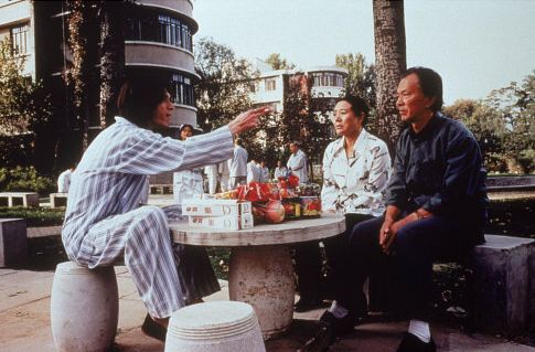 Still of Hongshen Jia, Xiuling Chai and Fengsen Jia in Zuotian (2001)