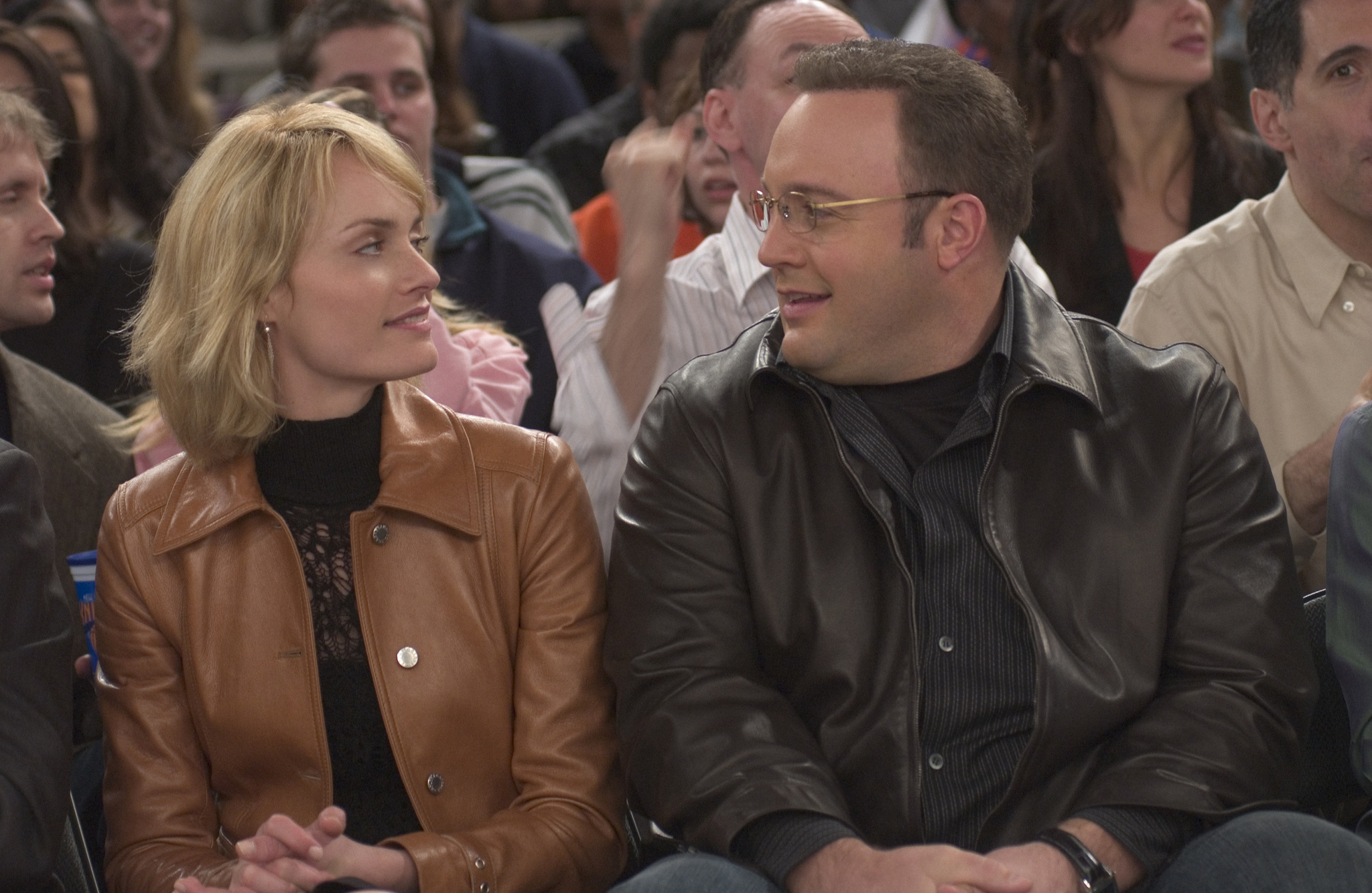 Still of Amber Valletta and Kevin James in Hitch (2005)