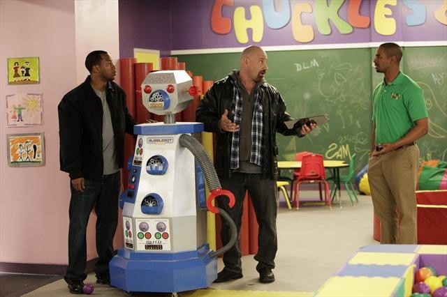 Still of Damon Wayans Jr. and Bruno Amato in Happy Endings (2011)