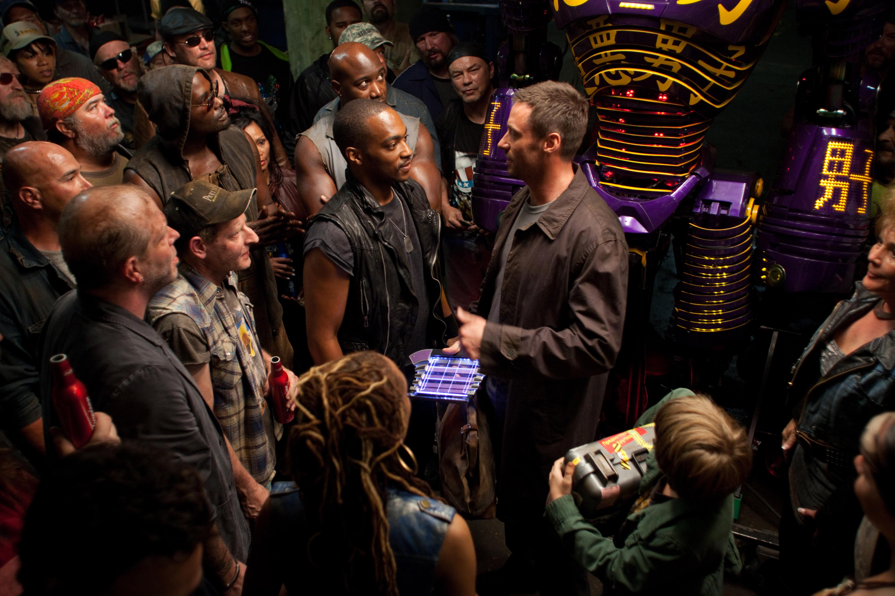 Still of Hugh Jackman and Anthony Mackie in Grudintas plienas (2011)