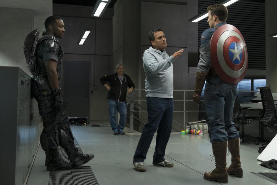 Chris Evans, Joe Russo and Anthony Mackie in Kapitonas Amerika: ziemos karys (2014)