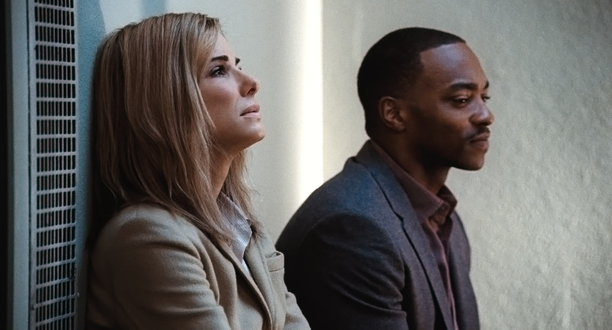 Still of Sandra Bullock and Anthony Mackie in Our Brand Is Crisis (2015)