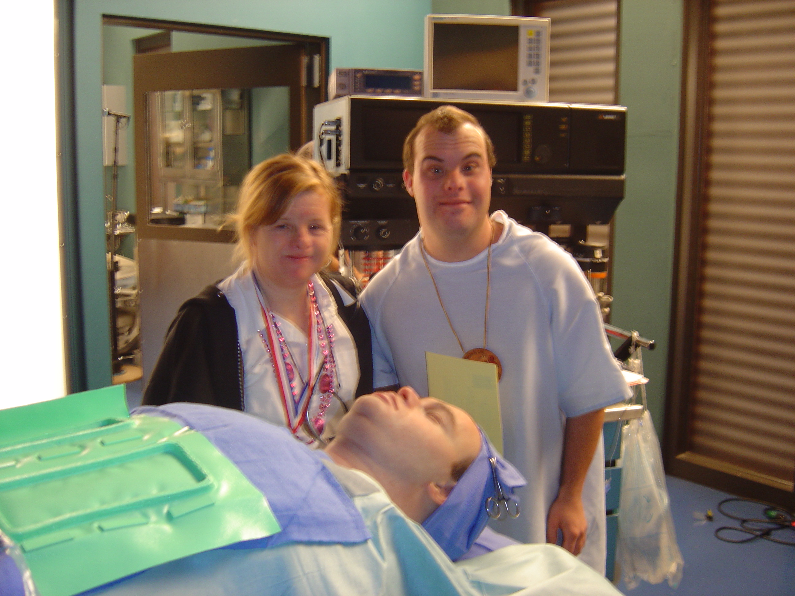 Blair Williamson and his girlfriend Susie standing over the FAKE BLAIR about to get filmed having surgery on NIP/TUCK