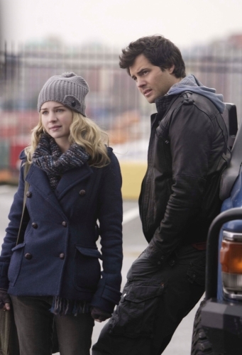 Still of Kristoffer Polaha and Britt Robertson in Life Unexpected (2010)