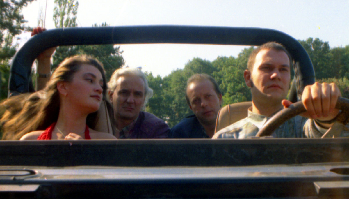 Dan Condurache, Rona Hartner, Marian Ralea and Nicolas Masson in Semne in pustiu (1996)