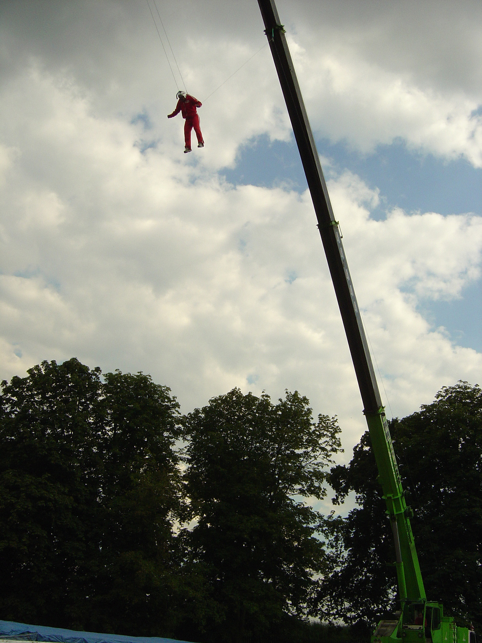 Marc Cass Stunt Co-ordinating a wire stunt.