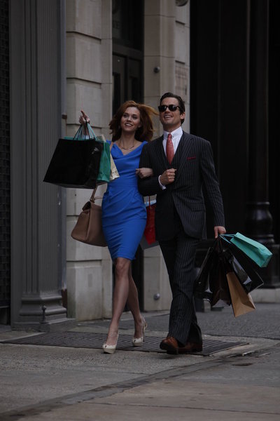 Still of Matt Bomer and Hilarie Burton in Aferistas (2009)