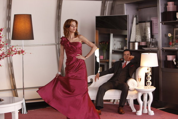 Still of Matt Bomer and Hilarie Burton in Aferistas (2009)