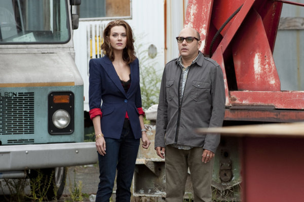 Still of Willie Garson and Hilarie Burton in Aferistas (2009)