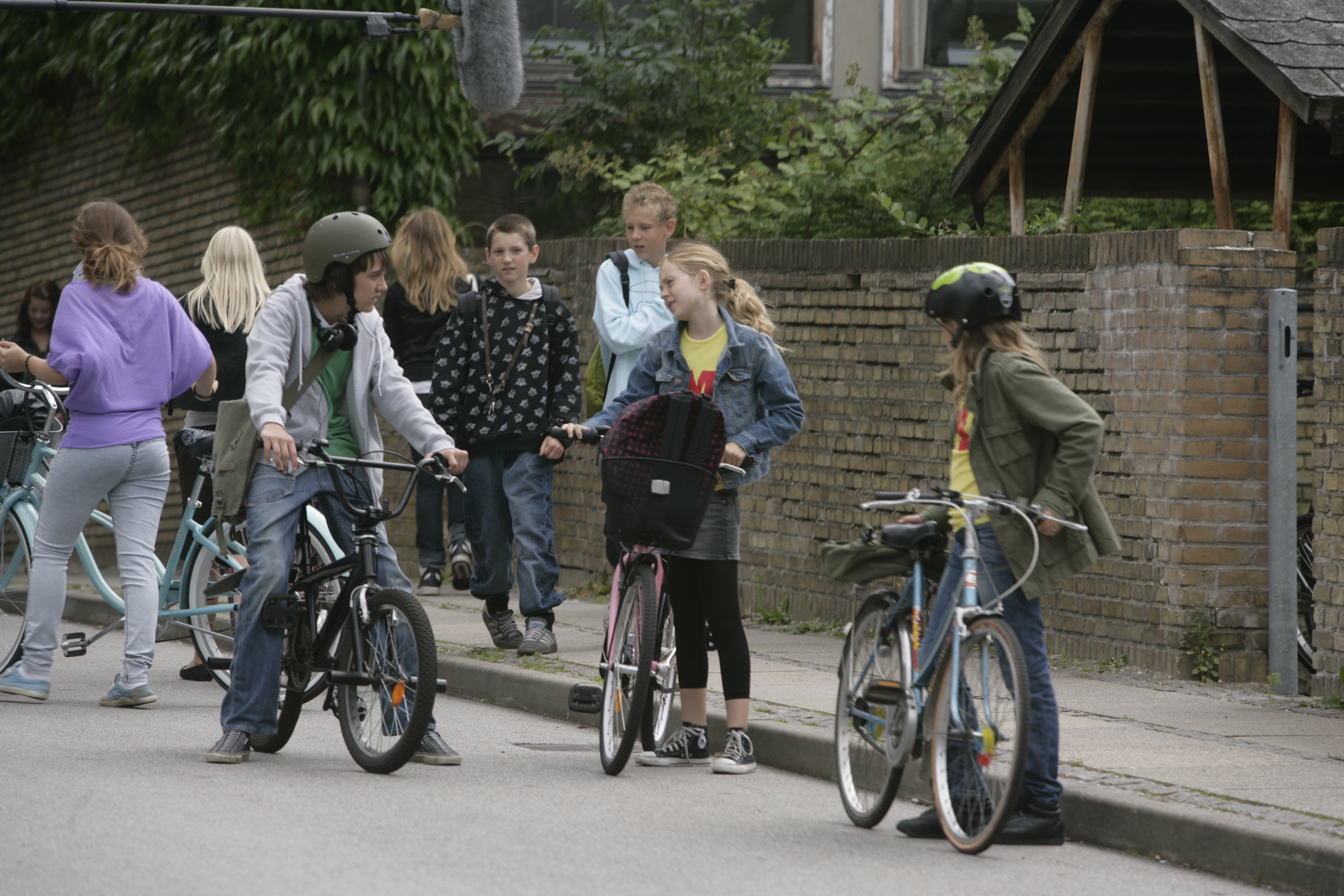 Still of Lucas Munk Biling, Sasha Sofie Lund and Mathilde Fock in 