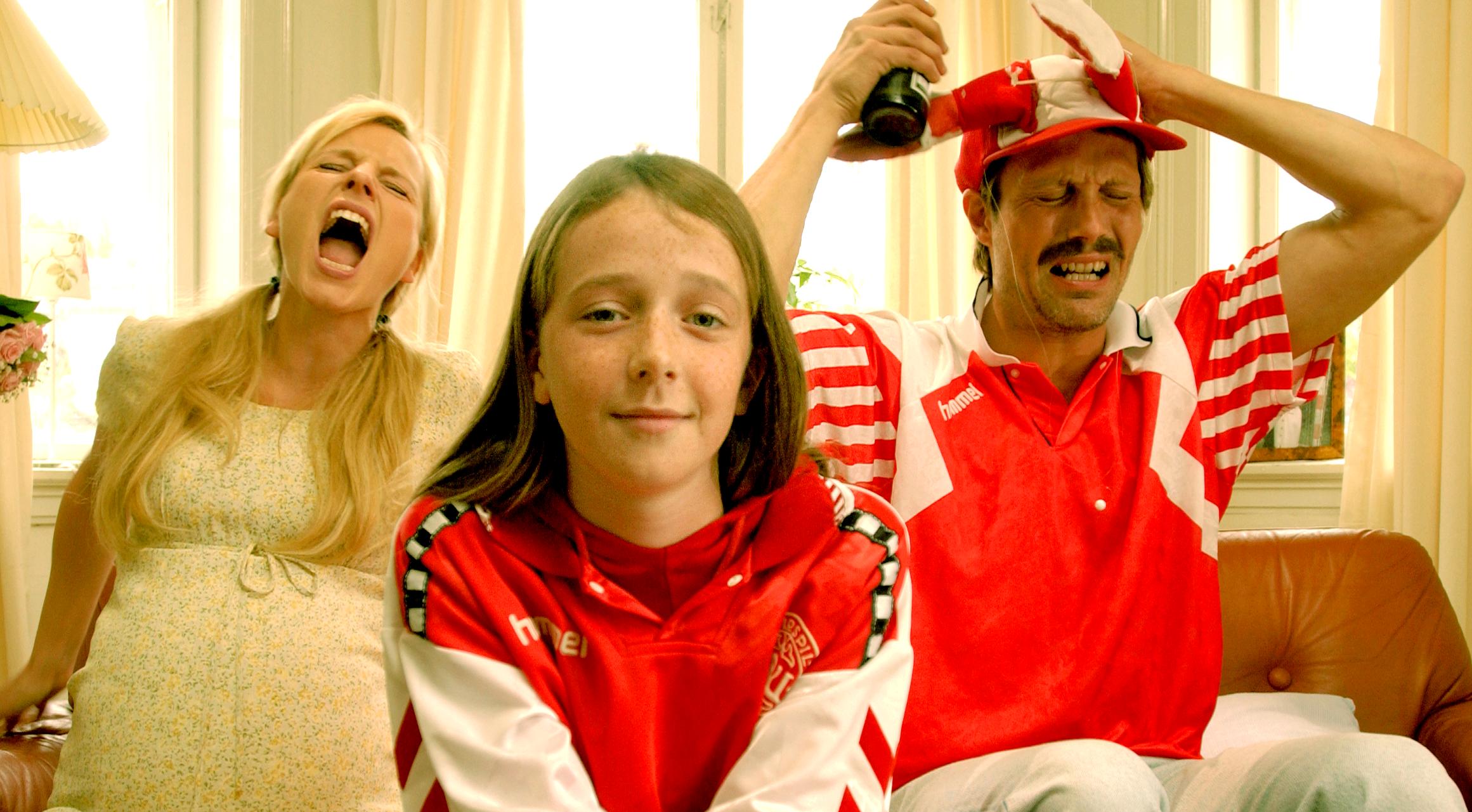 Still of Julie Wright, Iben Hjejle and Mads Mikkelsen in 