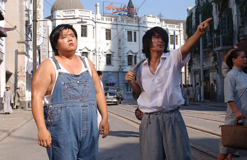 Stephen Chow and Chi Chung Lam in Kung fu (2004)