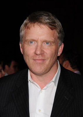 Anthony Michael Hall at event of Vingiuotas kelias namo (2010)