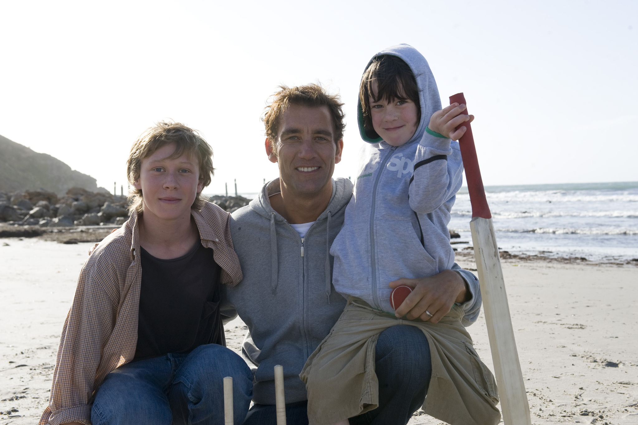 Still of Clive Owen, George MacKay and Nicholas McAnulty in The Boys Are Back (2009)