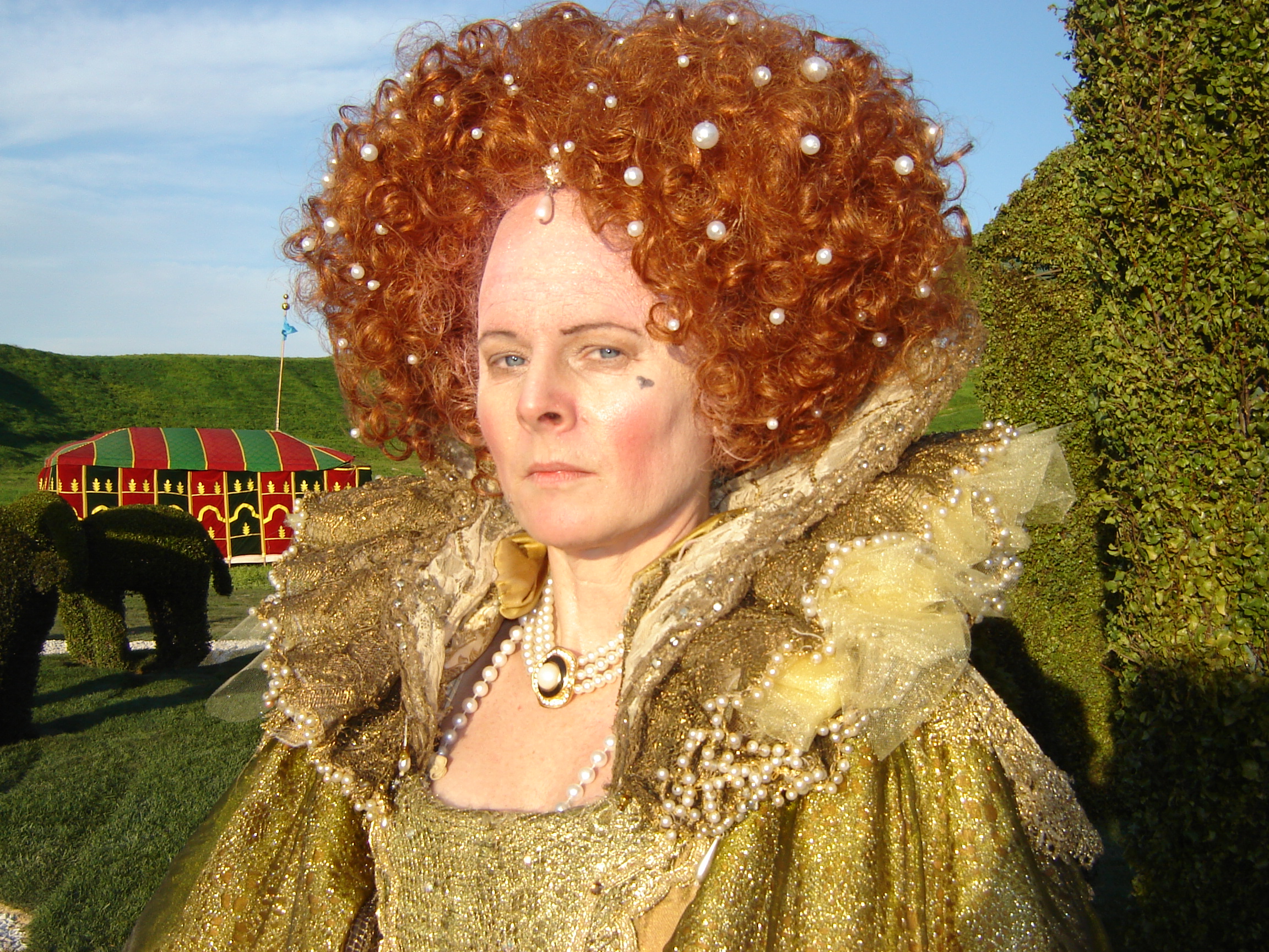 Frances Welter as Queen Elizabeth