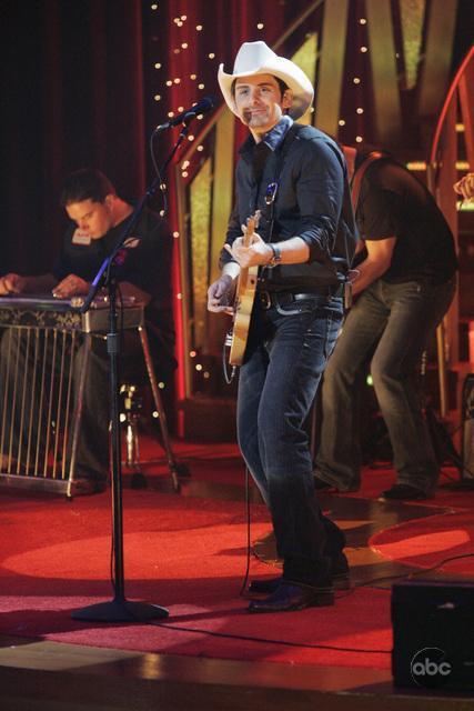 Still of Brad Paisley in Dancing with the Stars (2005)