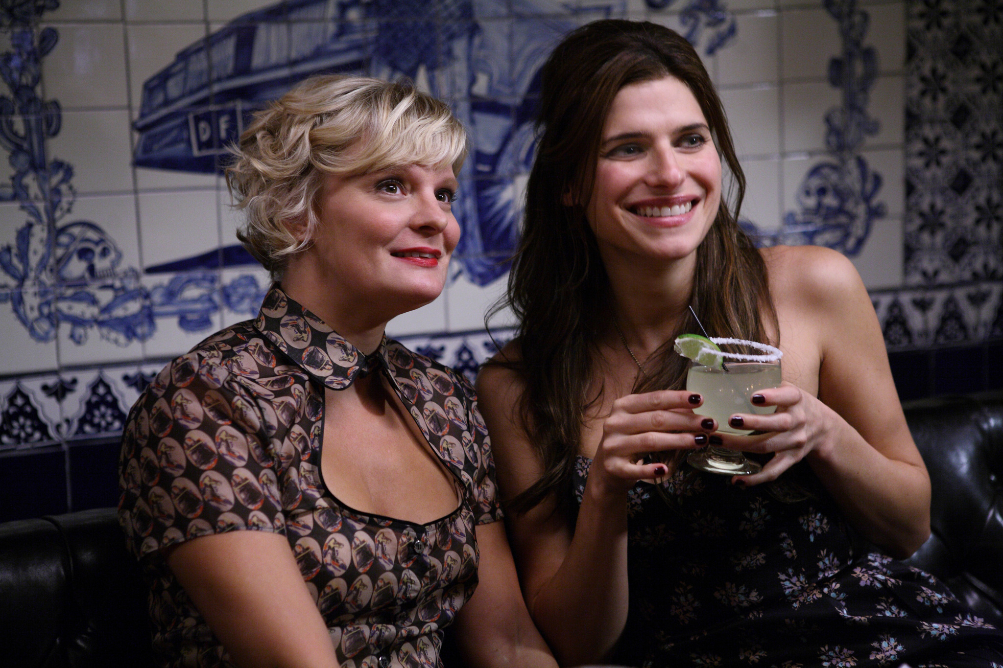 Still of Martha Plimpton and Lake Bell in How to Make It in America (2010)