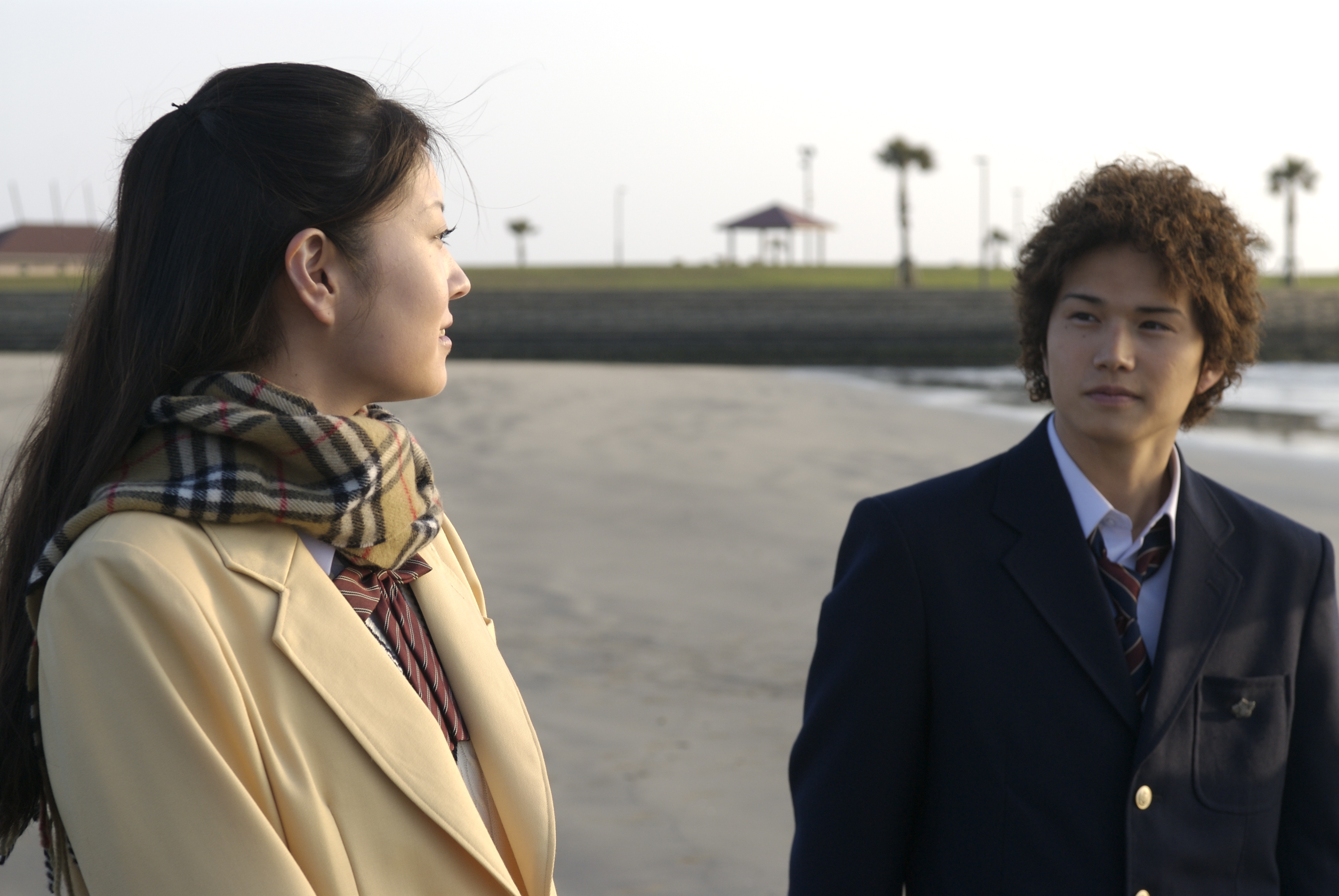 Still of Hayato Ichihara and Megumi Seki in Negatibu happî chênsô ejji (2007)