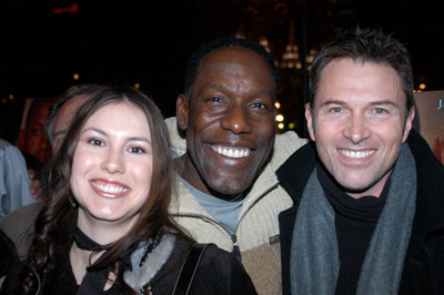 Tim Daly, James McDaniel and Delanna Studi at event of Edge of America (2003)