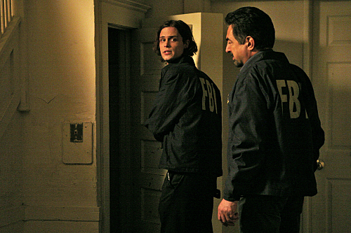 Still of Joe Mantegna and Matthew Gray Gubler in Nusikalstami protai (2005)