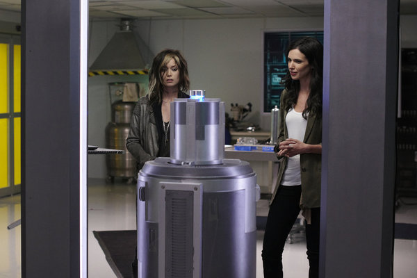 Still of Laura Mennell and Summer Glau in Alphas (2011)