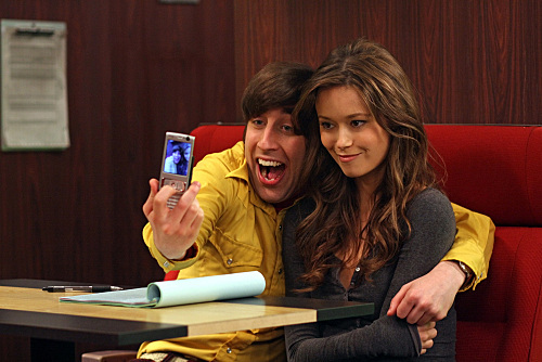 Still of Simon Helberg and Summer Glau in Didziojo sprogimo teorija (2007)