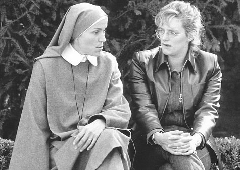 Frances McDormand and Daisy von Scherler Mayer in Madeline (1998)