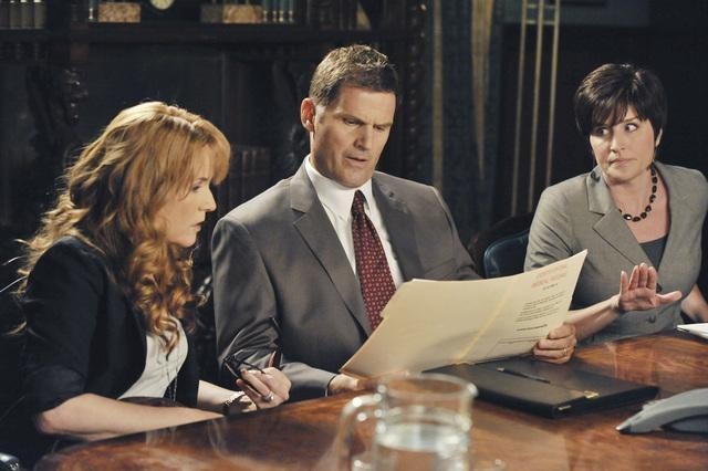 Still of Lea Thompson, Meeghan Holaway and D.W. Moffett in Switched at Birth (2011)