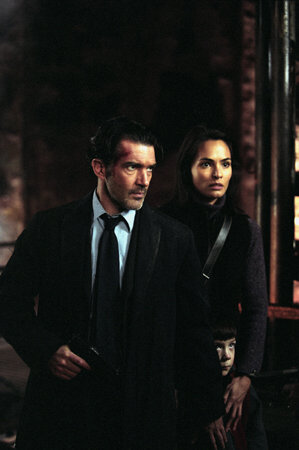 Still of Antonio Banderas, Talisa Soto and Aidan Drummond in Ballistic: Ecks vs. Sever (2002)