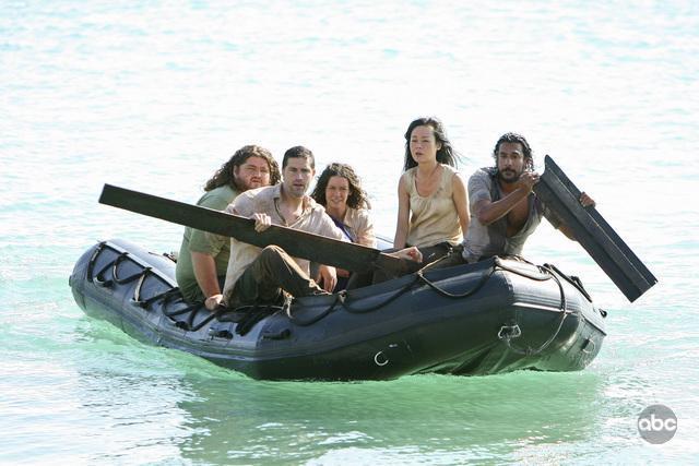 Still of Naveen Andrews, Matthew Fox and Jorge Garcia in Dinge (2004)